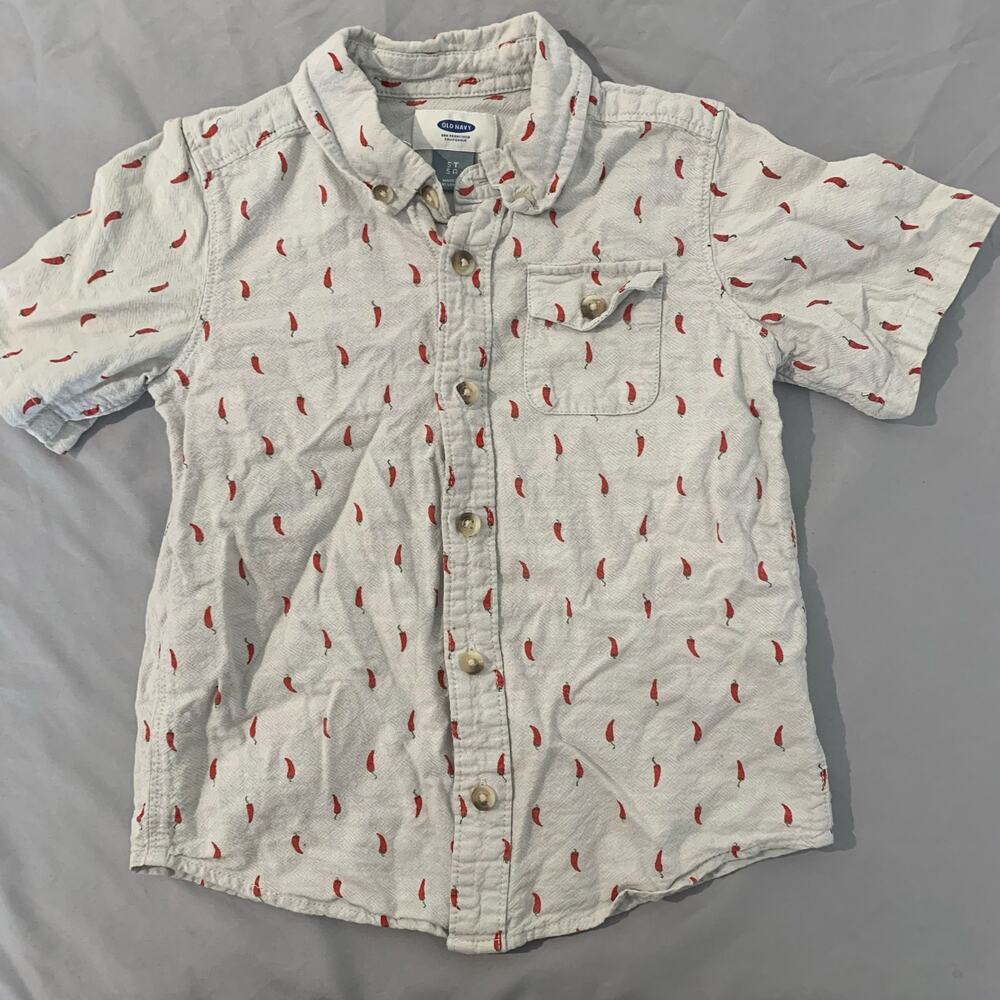 Old Navy Boys Short‑Sleeve Button‑Up Shirt – Size 5T – Chili Pepper Print